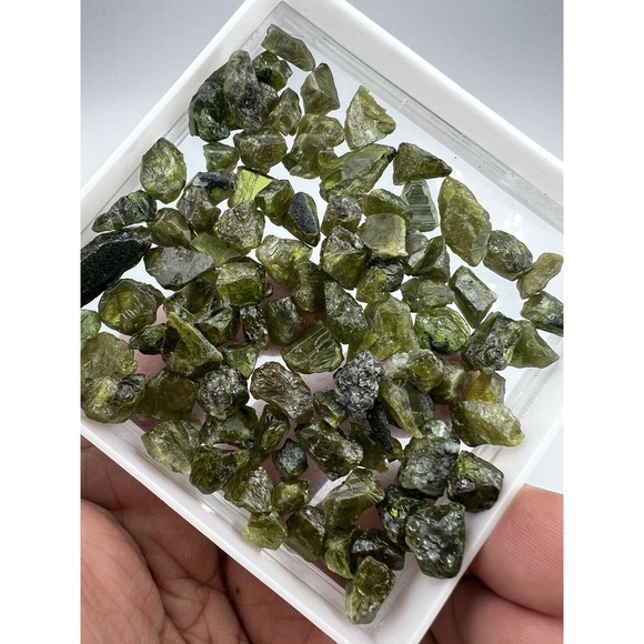 250Ct Epidote Crystal Raw Transparent 2-5Ct Dark Green Gemstone - Picture 7 of 8